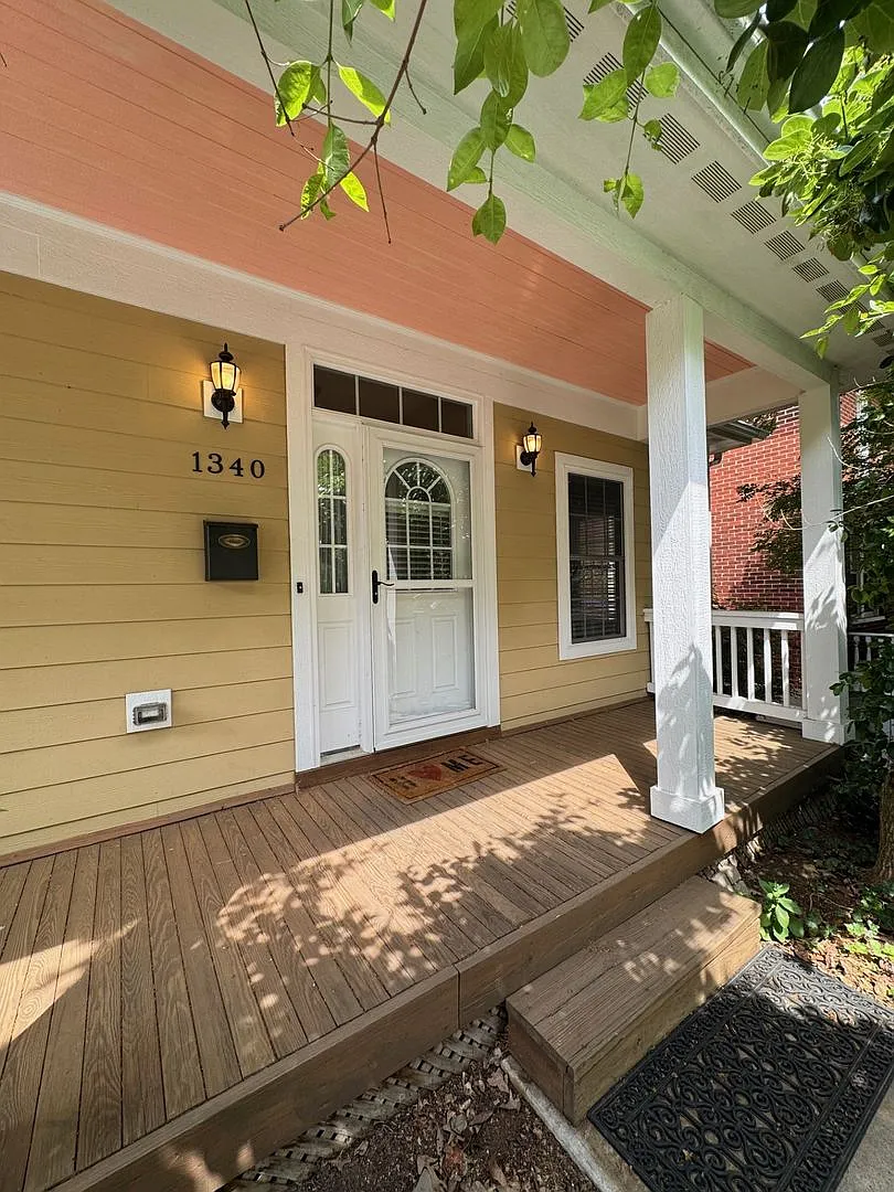 Updated and Spacious 3BR 2Bath House for rent — Photo 2