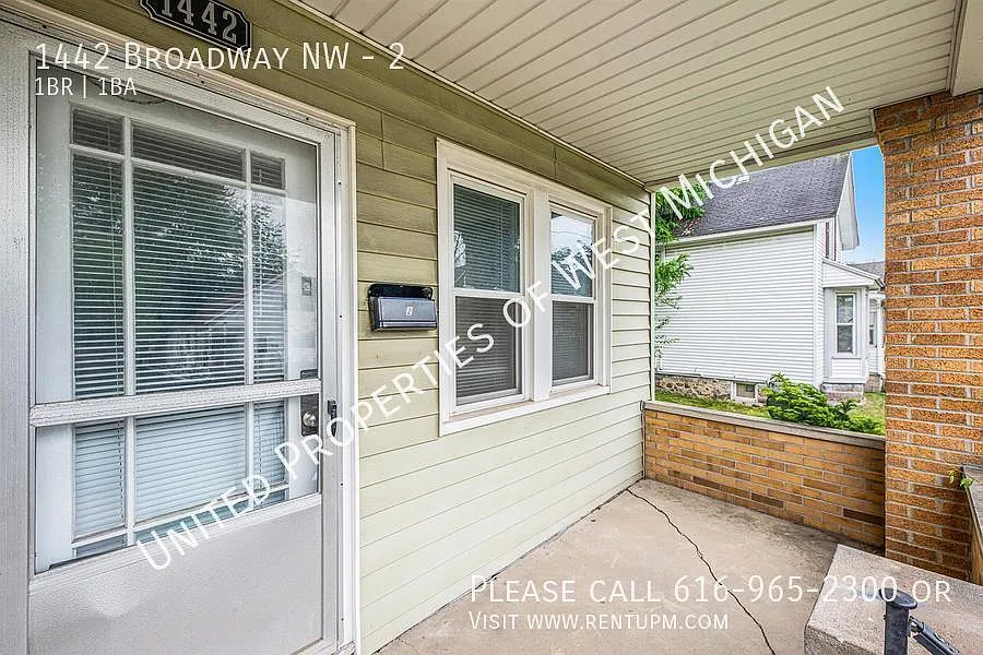 Available Now | Cute & Cozy 1 Bedroom, 1 Bathroom Apartment in the West Grand Neighborhood | Shar... — Photo 4