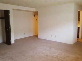 215 N 3rd St #12, Chillicothe, IL 61523