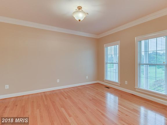 4th image of 19505 Meadowvale Ct