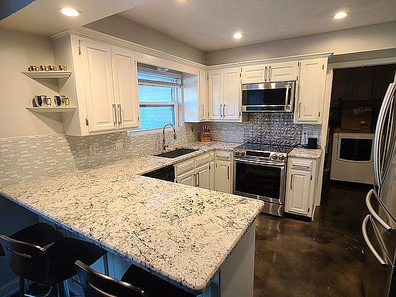 3rd image of 1119 Mockingbird Ln