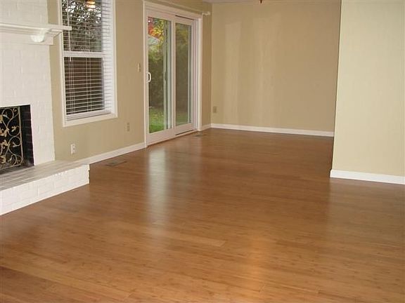 Living Room w/Slider