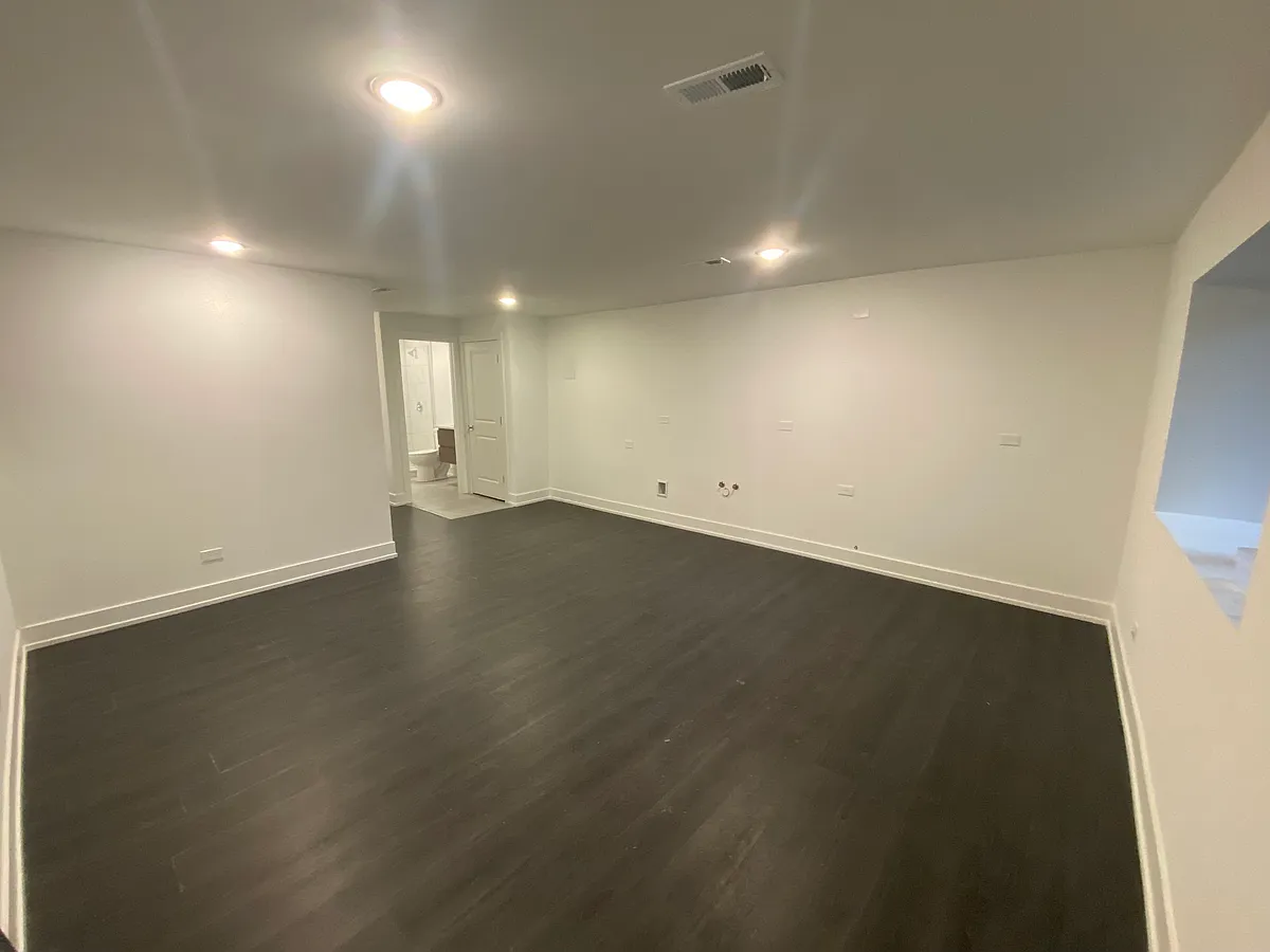 Building Photo - 1814 S Throop St #1F