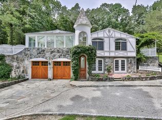 922 Old Post Rd, Bedford, NY 10506