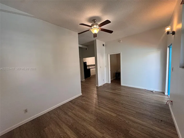 823 NE 19th Ave #13 — Photo 8