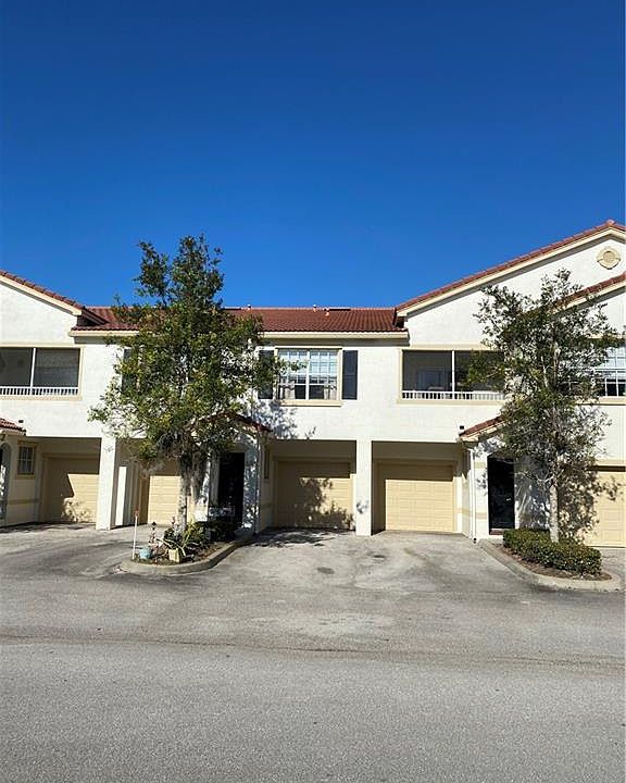 1st image of 467 SE Kitching Cir