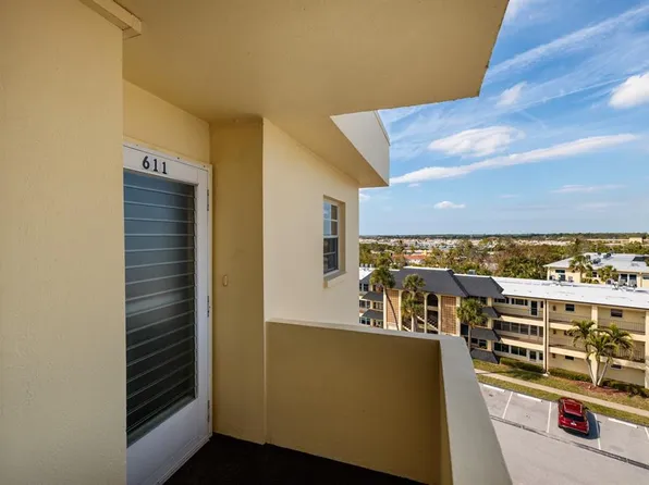 4650 Cove Cir APT 611, Saint Petersburg, FL 33708