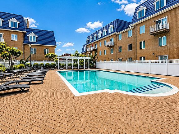 5th image of 1509 Royce St #1E