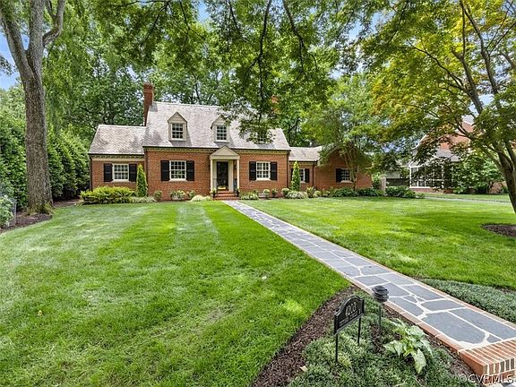 3rd image of 4203 E Oxford Cir