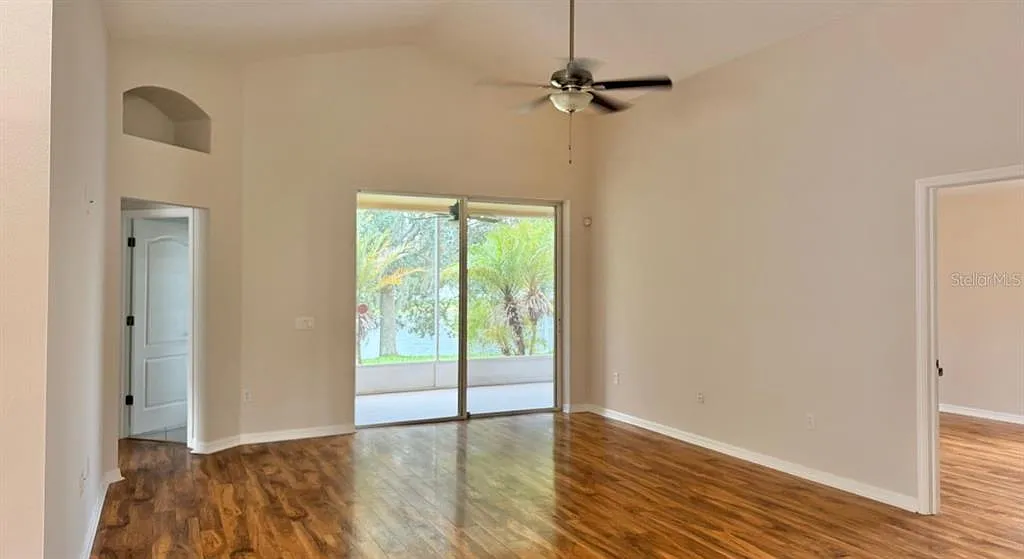 3 bed, 4.0 bath, 1640 sqft, $2,300 — Photo 2