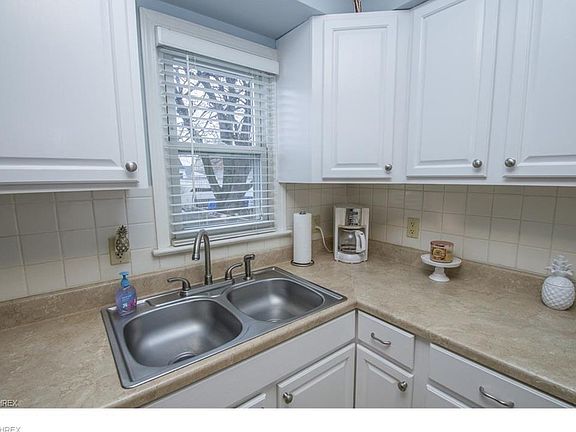 3rd image of 5602 Pelham Dr