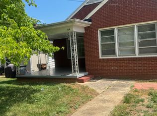 226 W Pine St, Lincolnton, NC 28092