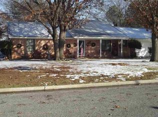 1008 S Berry St, Burkburnett, TX 76354