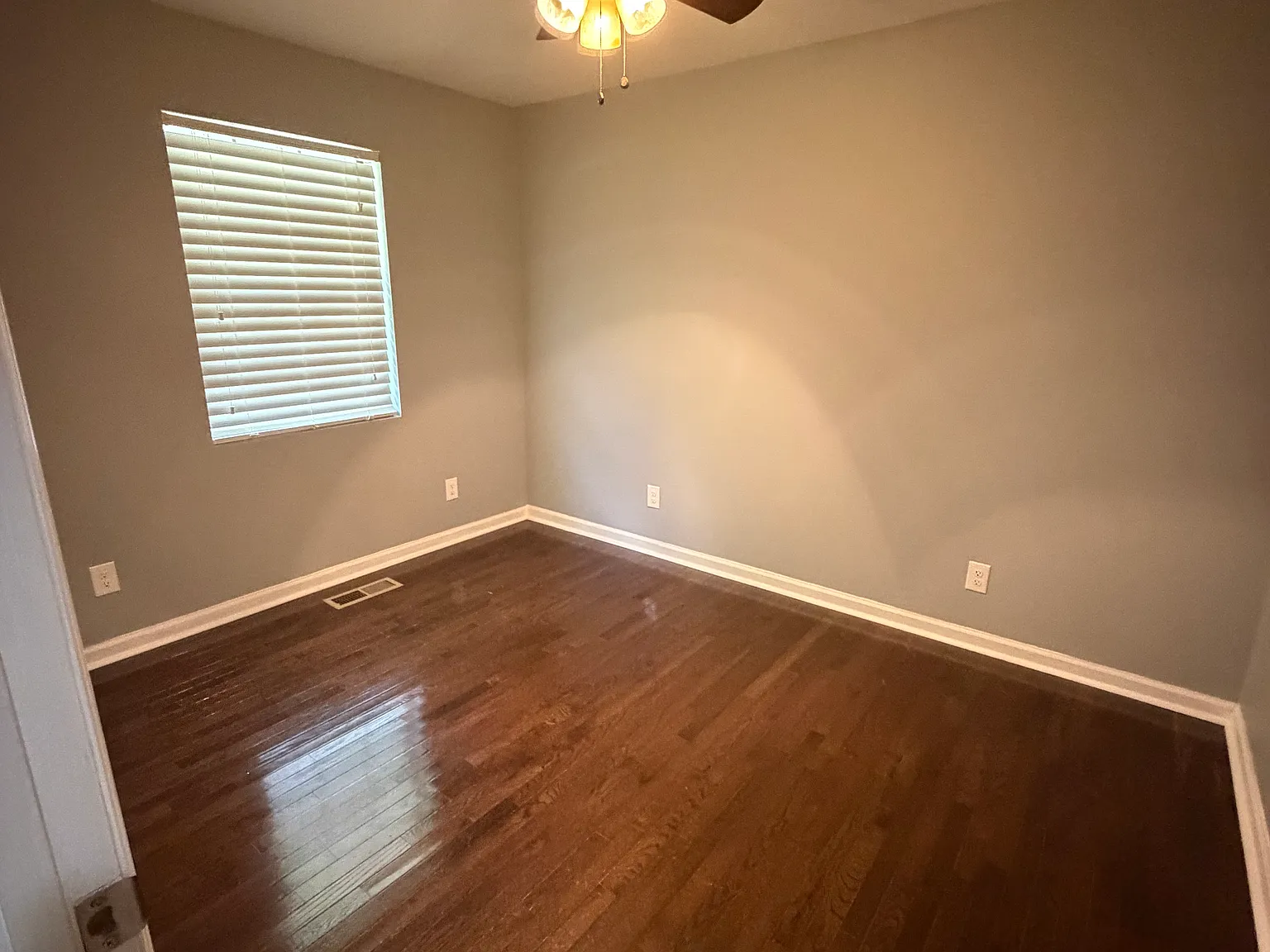 3 bed, 1056 sqft, $2,000 — Photo 4