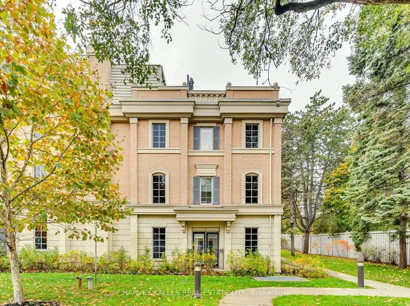 70 Hargrave Ln #7, Toronto, ON M4N 0A4