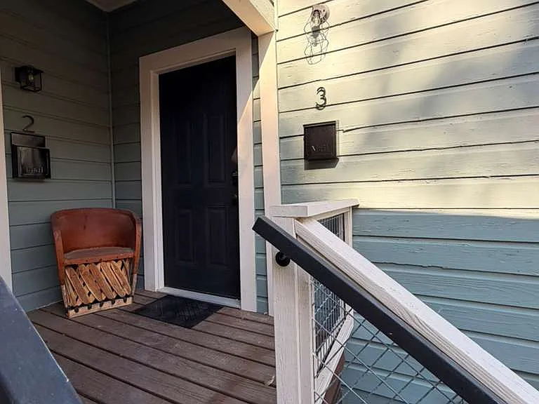 251 E Woodlawn Ave — Photo 21