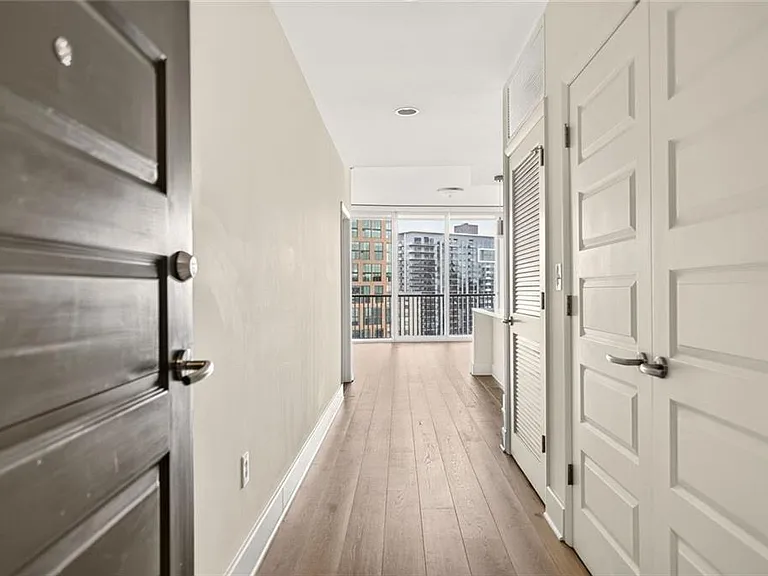 1080 Peachtree St NE #2004 — Photo 27