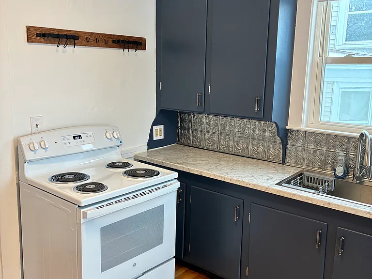 170 Pine St #4 — Photo 7