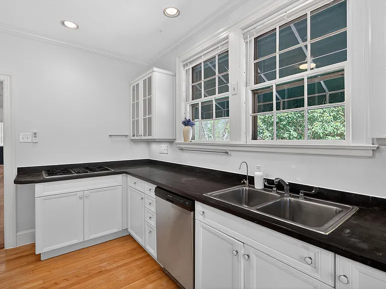 1436 Acadia St — Photo 14