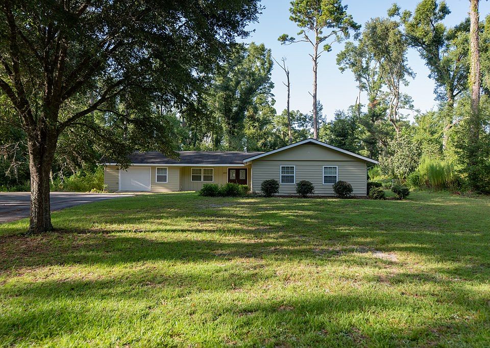 2nd image of 1502 Pineland Dr