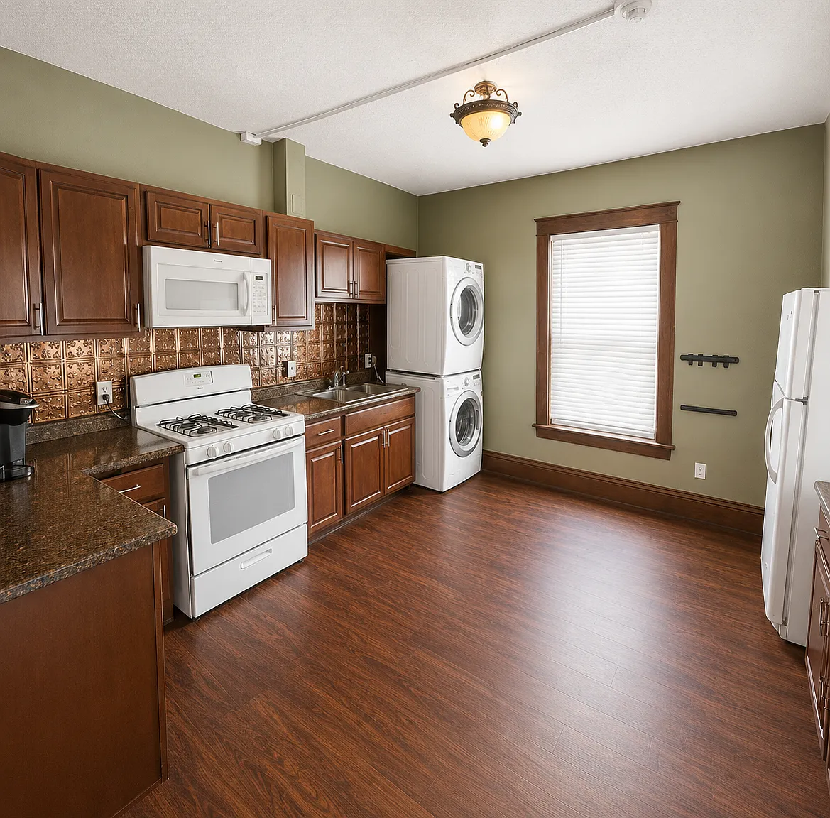 3 bed, $1,800 — Photo 3