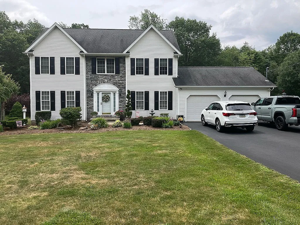 64 Crescent Rd photo 1