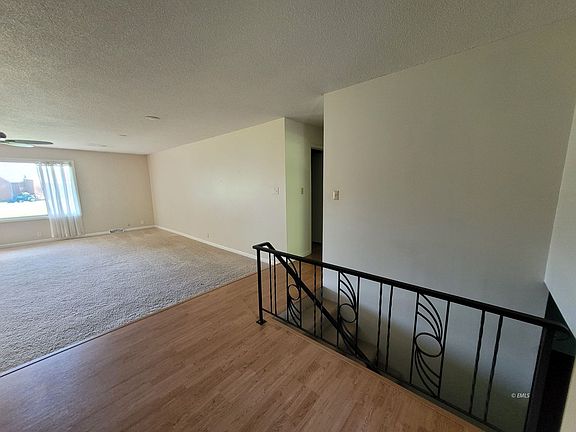 4th image of 30 Spruce Dr