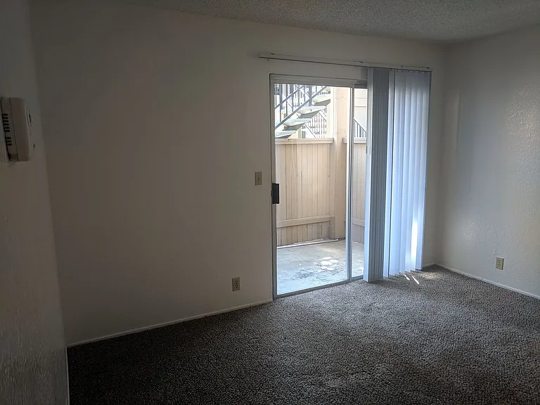 Garfield Court Apartments — Photo 10