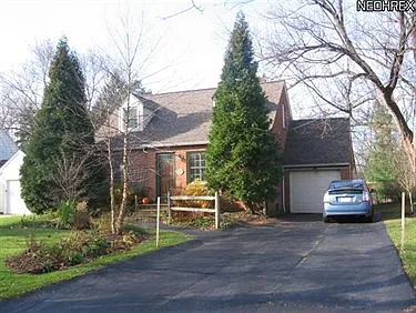 1528 Sunview Rd photo 1