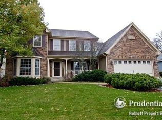 1352 Rolling Oaks Dr, Carol Stream, IL 60188