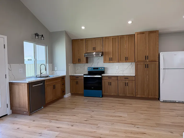 841 S Canoga St #B — Photo 5