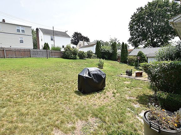 5th image of 39 Hilltop Ave