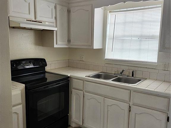 4th image of 417 N 28th St APT 3