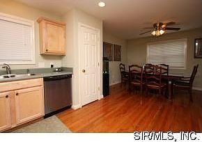 5th image of 843 Prickett Ave