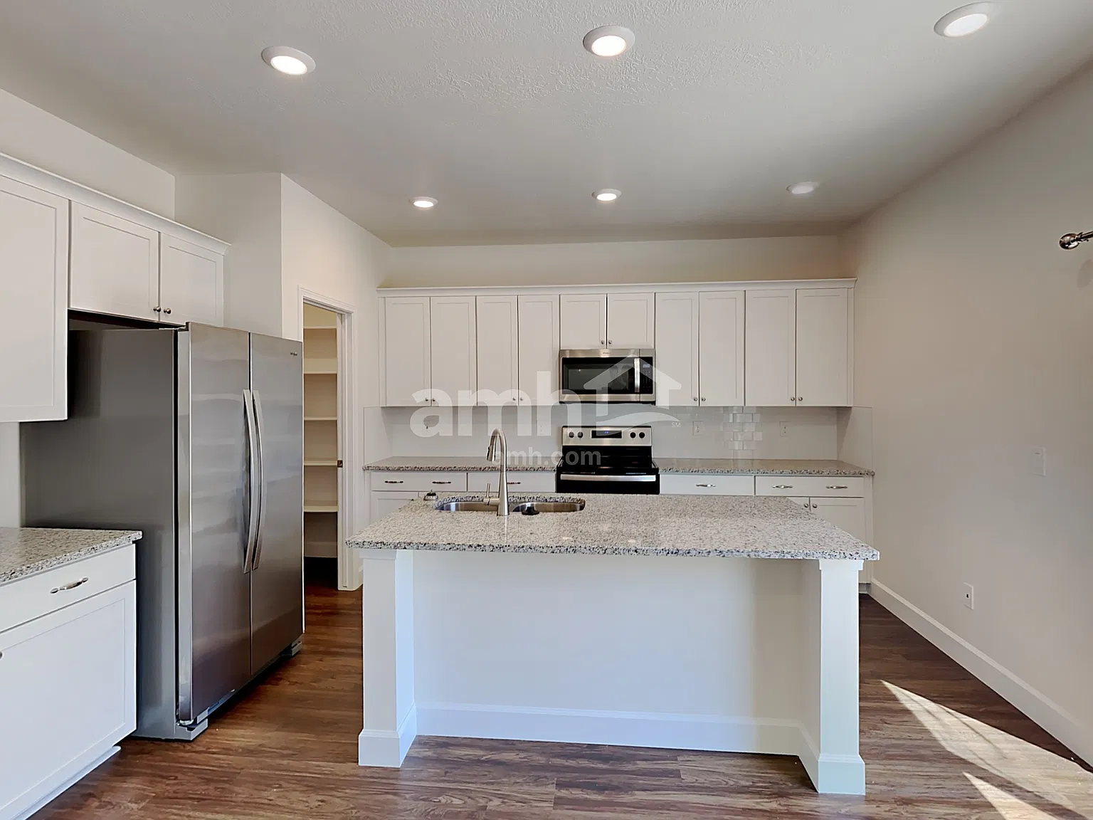 3 bed, 2.5 bath, 1854 sqft, $2,215 — Photo 4