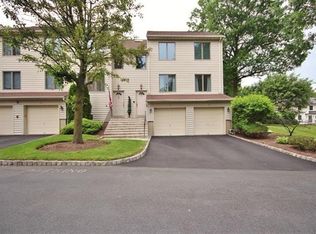 26 L Ambiance Ct, Bardonia, NY 10954