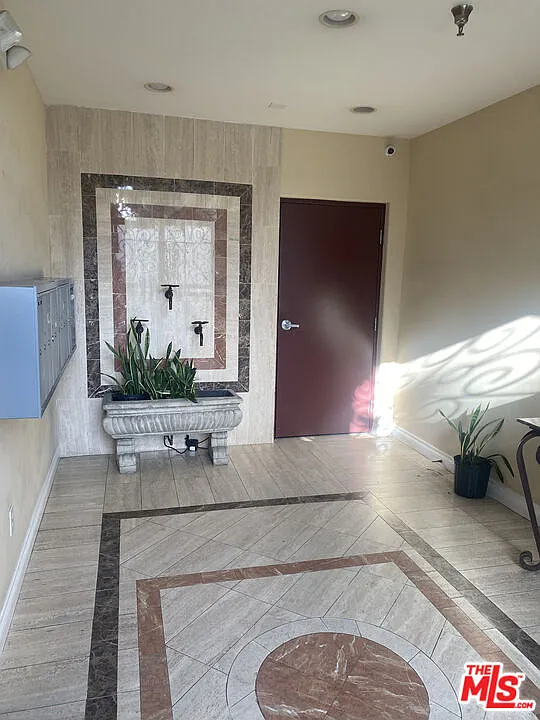 3 bed, 3.0 bath, 1866 sqft, $5,100 — Photo 4