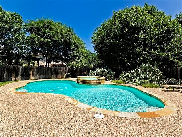 1st image of 2605 Plantation Dr