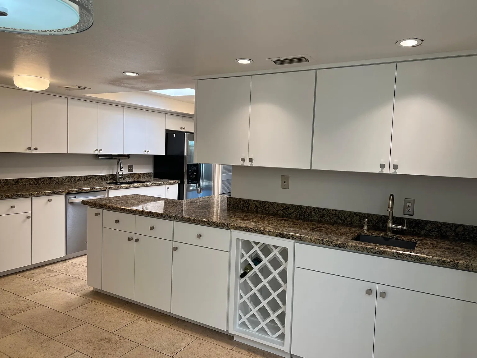 2 bed, 1950 sqft, $3,550 — Photo 4