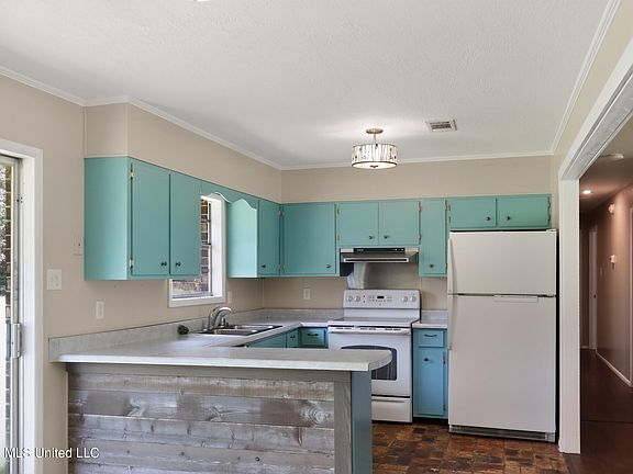3rd image of 6301 Cleo Dr