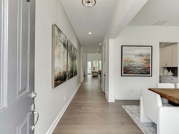 Encore - Scarlet Interior Image 1