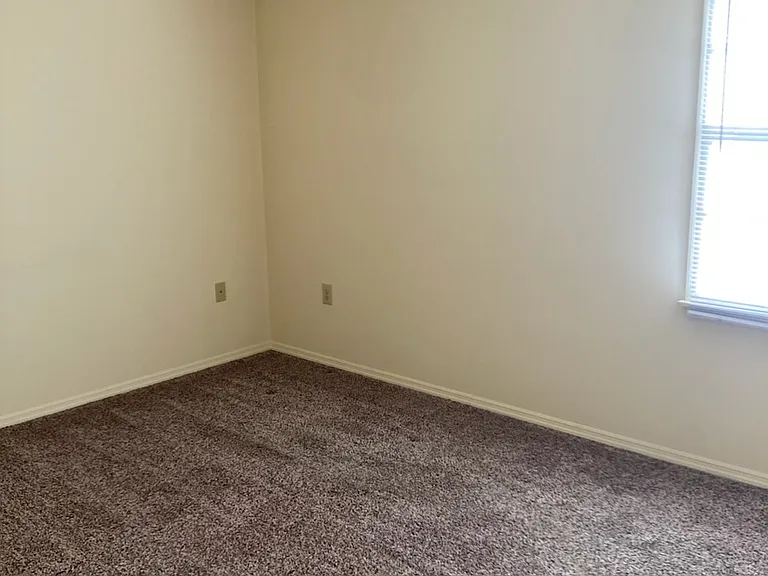 534 Pangborn Blvd #F — Photo 11