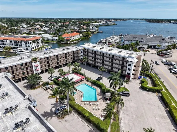 801 River Point Dr, Naples, FL
