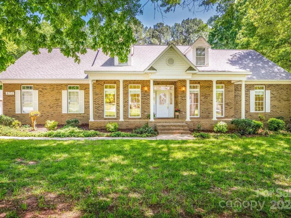 6730 Hawks Nest Ln, Stanley, NC 28164