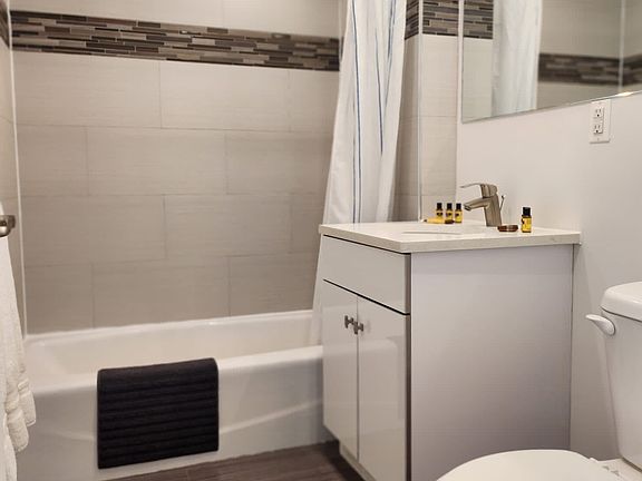 5th image of 433 W 53rd St #5D