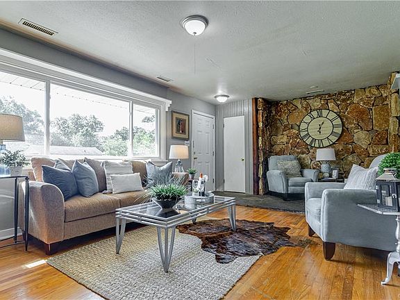 3rd image of 309 Penley Ave