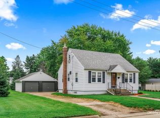 1716 17th Ave, Sterling, IL 61081