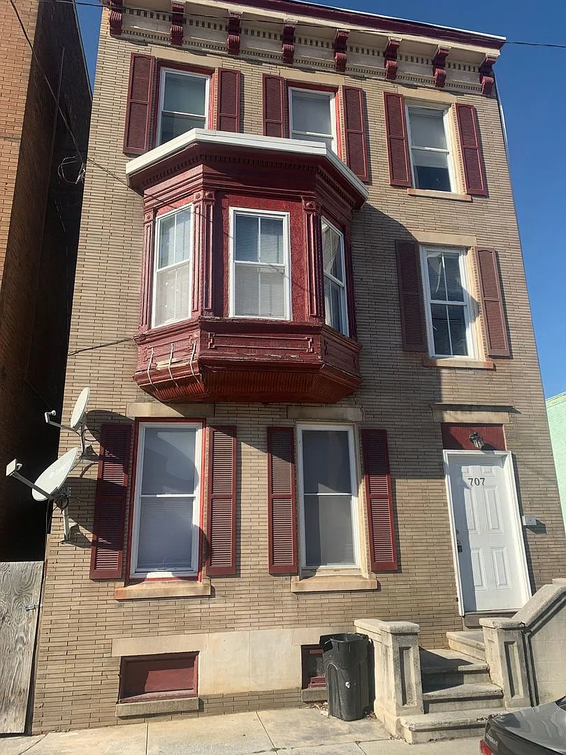 Building Photo - 707 E Market St #4