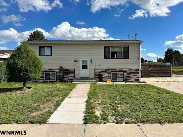 16 Michael St, Gering, NE 69341