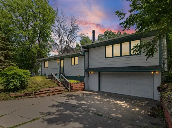 806 Parkway Dr, Saint Paul, MN 55106